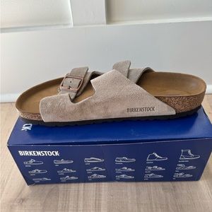 Birkenstock men’s Arizona sandal in taupe suede